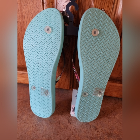NEW DSG (Dick's Sporting Goods) Women's Size 11. Light Blue Floral Straps. NWT - Picture 4 of 4